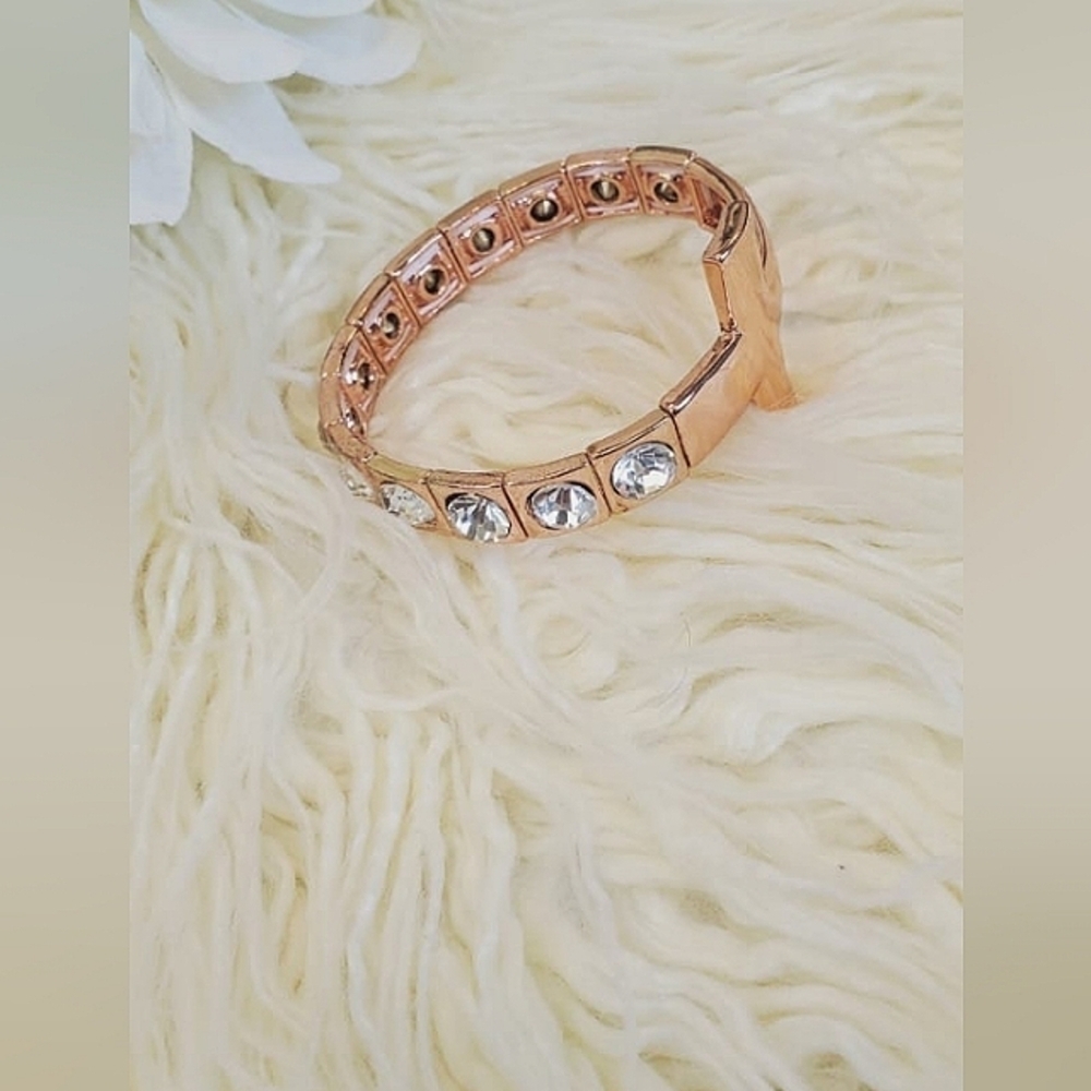 Stretchy Side Cross Vintage Fashion Bracelet. 🌴
